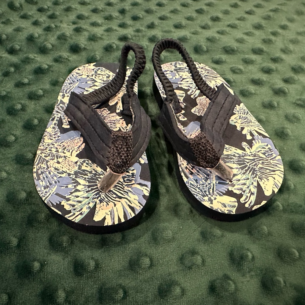Toddler beach sandals size 3-4